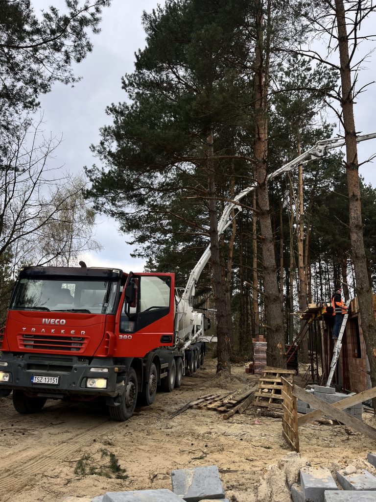 Pompa do betonu – kiedy jest potrzebna?